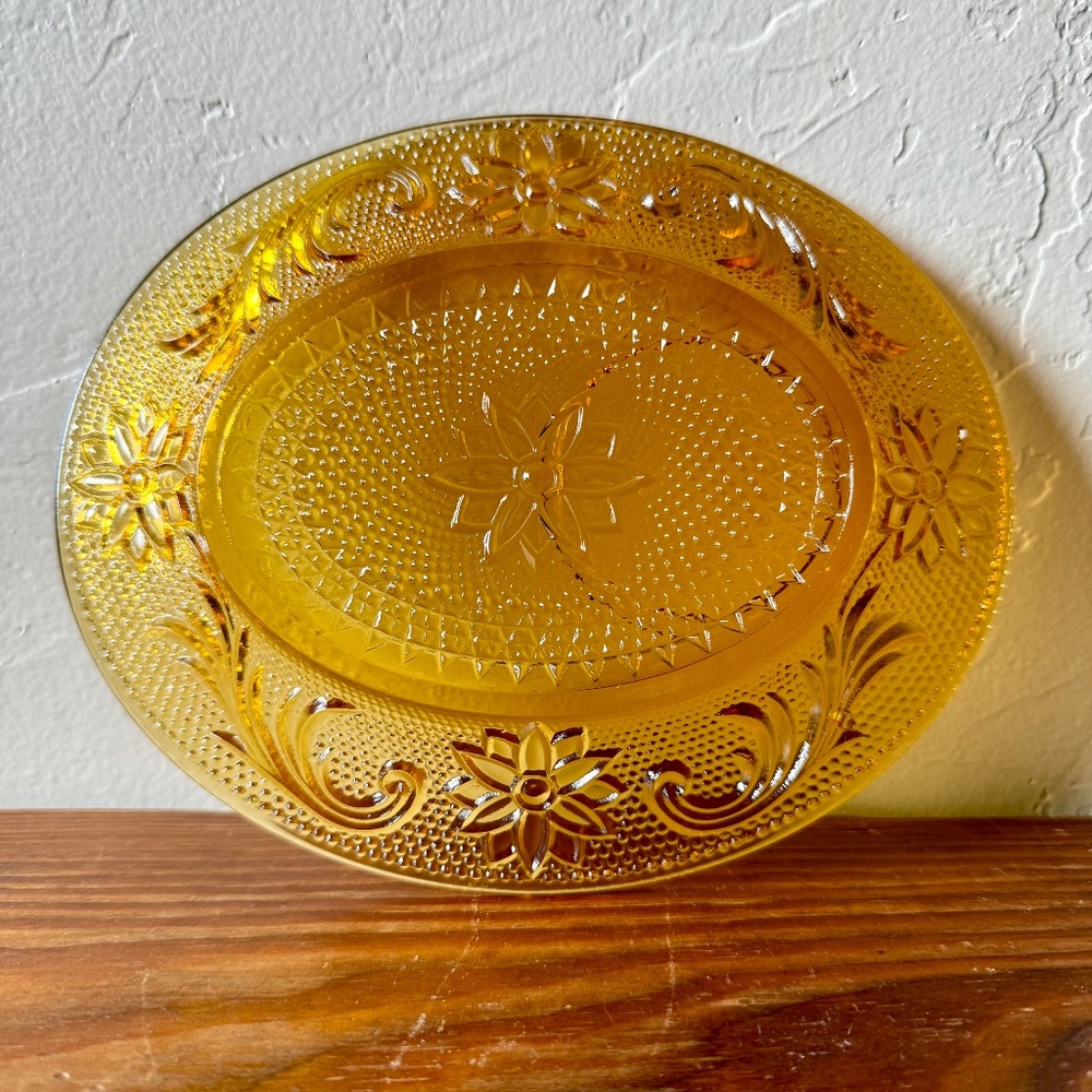 Vintage Tiara Sandwich Amber Snack Plates | Indiana Glass | Floral Pressed Glass - Picture 4 of 8